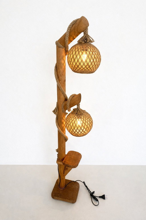 Lámpara de pie hecha a mano