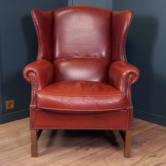 Image 1 of Grande poltrona inglese con ala a sbalzo rivestita in pelle di pecora