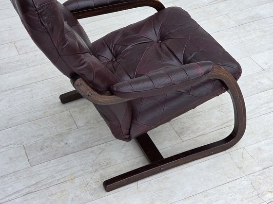 Image 1 of Jaren 70, Scandinavische fauteuil, bruin meubelleer, gebogen hout.