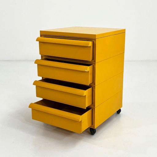 Gelbe Kommode mit 4 Schubladen, Modell 4601 auf Rädern von Simon Fussell für Kartell, 1970er