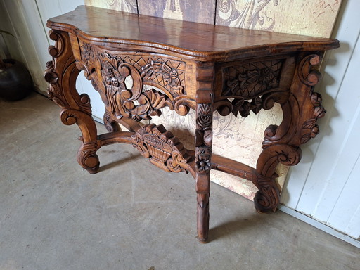 Tavolino/consolle antico in mogano intagliato a mano, dimensioni: 122x40 cm e 80 cm di altezza.