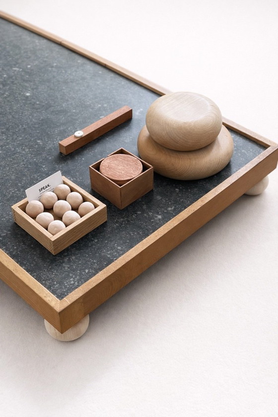 Image 1 of Minimalistischer Tisch aus Holz und Granit