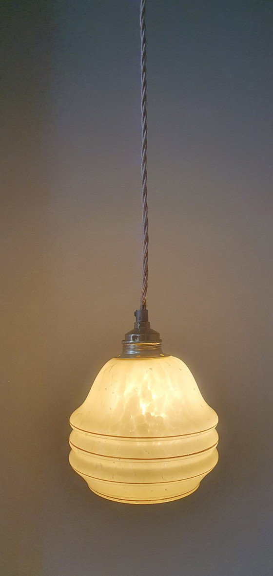Image 1 of Vintage hanglamp - amberkleurig glas met spots en goudkleurige biezen.