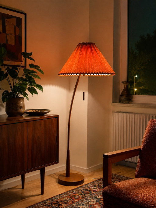Scandinavian Vintage Teak Floor Lamp, circa 1968-1975 – Curved Wooden Base & Original Pleated Shade (photo 2 of 5)
