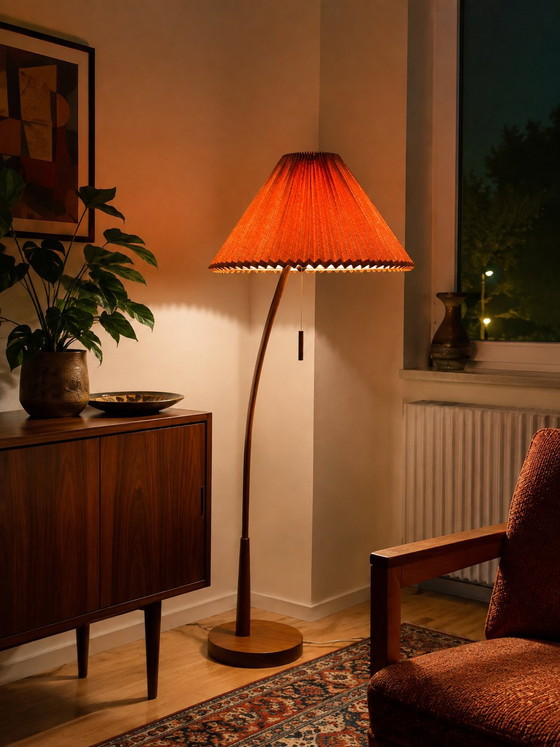 Scandinavian Vintage Teak Floor Lamp, circa 1968-1975 – Curved Wooden Base & Original Pleated Shade (photo 2 of 5)