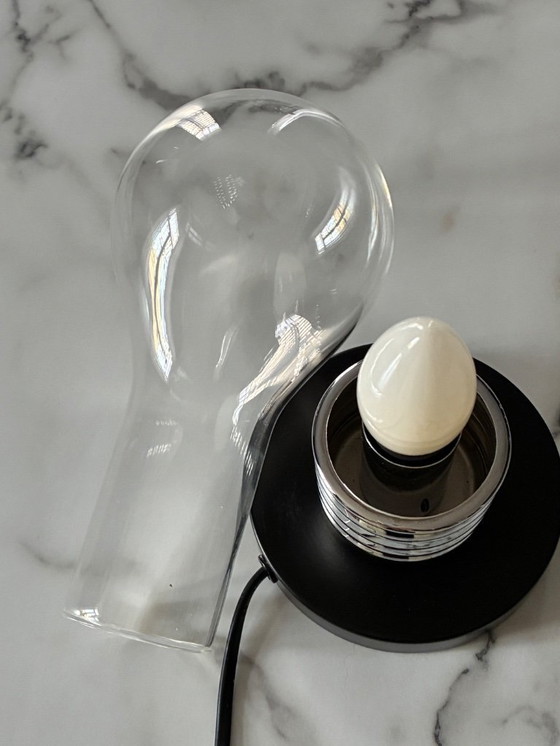 Image 1 of Kleine tafellamp in de vorm van een gloeilamp.