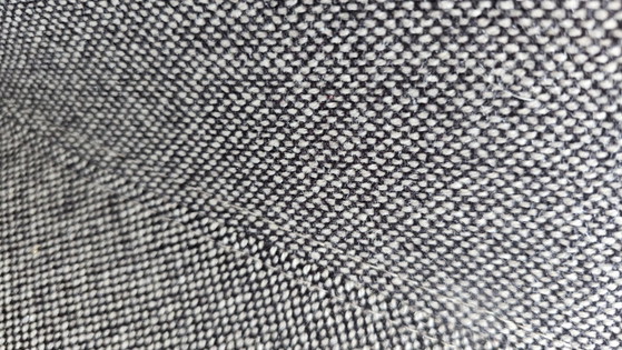 Artifort Shark Dining chairs – Wool (photo 3 of 14)