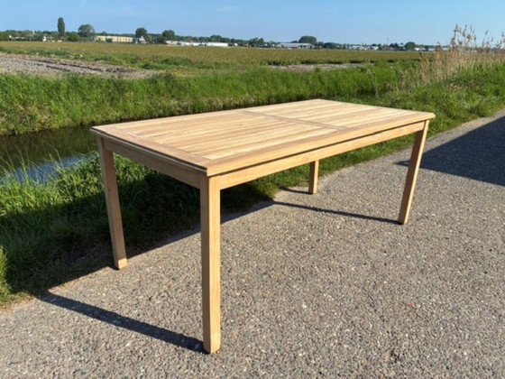 Image 1 of Prachtige massief teakhouten tuintafel als NIEUW