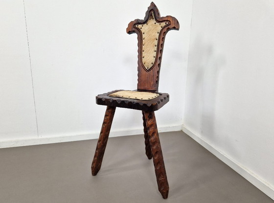 Tabouret espagnol à trois pieds | Cuir de vachette – Wood (photo 3 of 10)