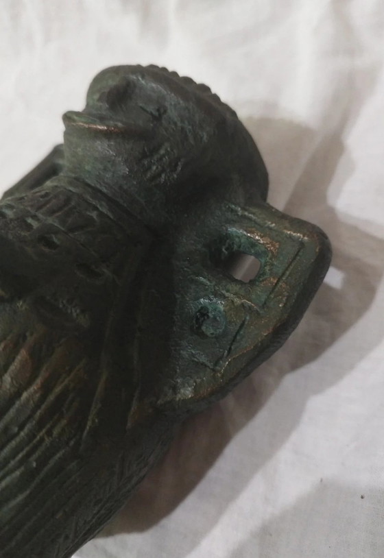 Image 1 of Vase en bronze représentant une figure expressionniste
