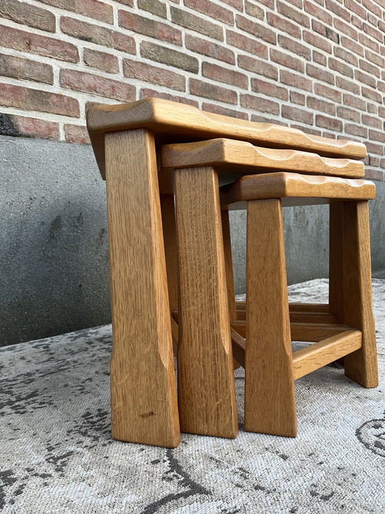 Image 1 of Mini set de tables gigognes en chêne clair vintage brutaliste