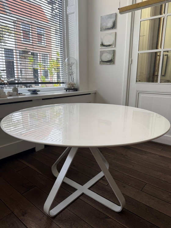 Tavolo da Pranzo Rotondo Bianco Design Acciaio / Legno – Patricia Arquiola, Tavoli da pranzo, Metal, Mdf (photo 4 of 11)