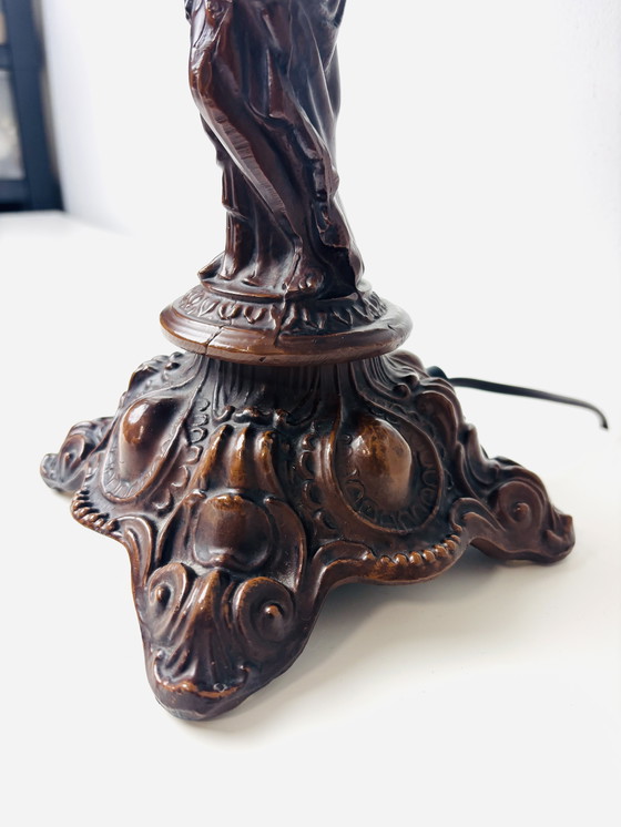 Image 1 of Lampe de table Art Déco style Tiffany, statue de femme