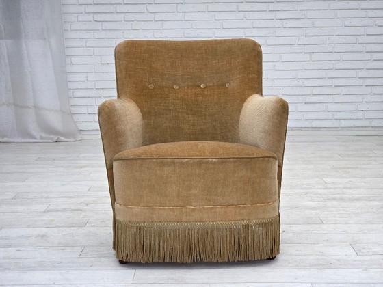 Image 1 of Poltrona danese, anni '70, in velluto verde chiaro.