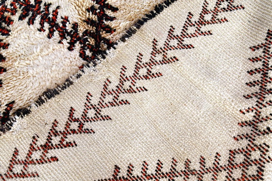 Image 1 of Tapis Marmoucha Marocain Vintage - Crème et Rouge - 405 x 185 cm