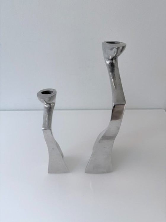 Portacandele Swan iconici di Matthew Hilton per SCP – Aluminium (photo 18 of 24)