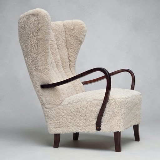 Jaren 60, Deense fauteuil met hoge rugleuning, echt schapenvacht, opnieuw bekleed.