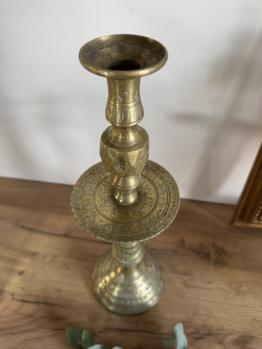 Großer orientalischer Kerzenständer aus Bronze