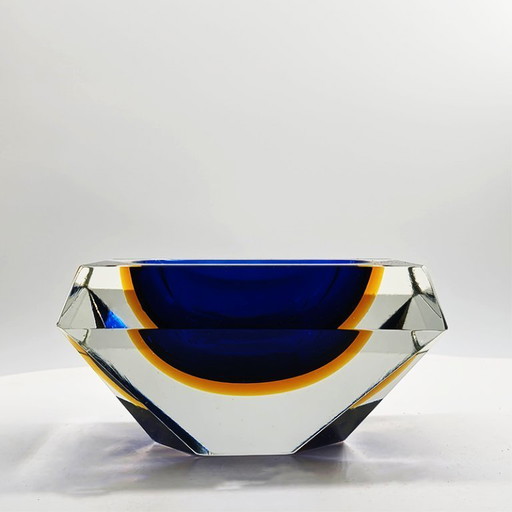Rare cendrier ou vide-poches rectangulaire à multiples facettes en verre de Murano, datant des années 1960, créé par Flavio Poli