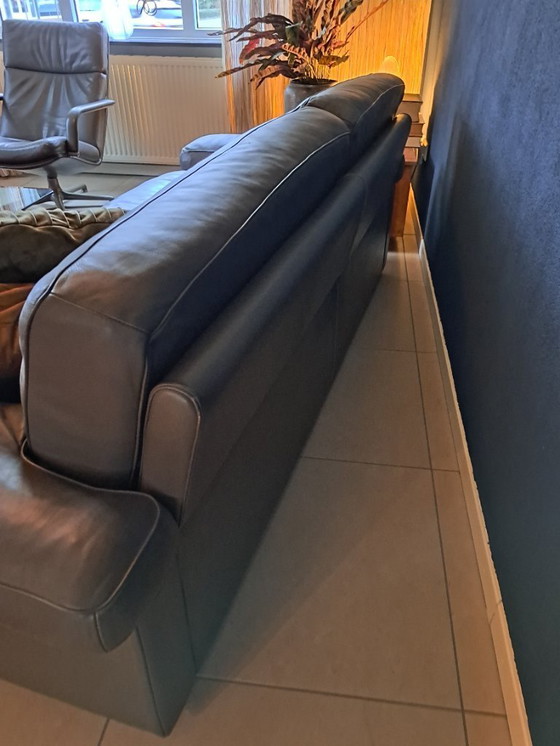 Image 1 of Sofa 2.5-seater Poltrona Frau, model Petronio