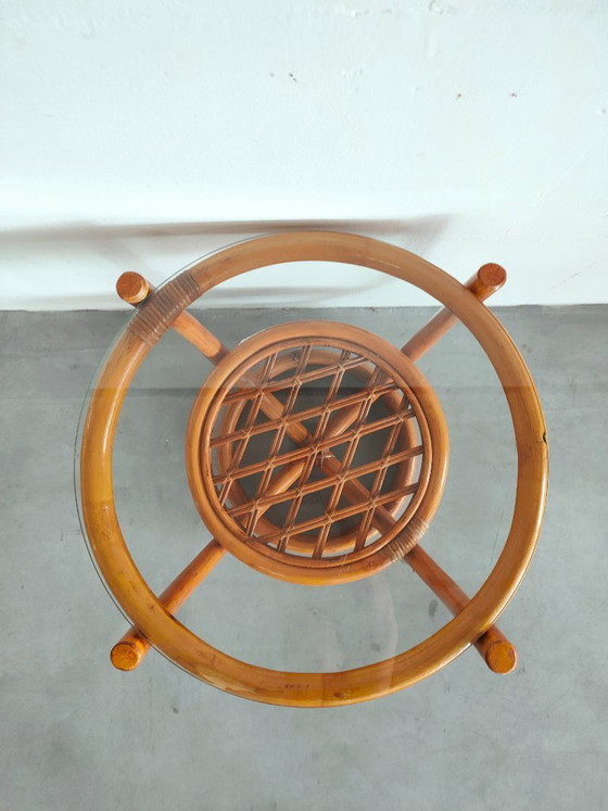 Image 1 of Tavolino da caffè/laterale vintage anni '70 in rattan/bambù con piano in vetro