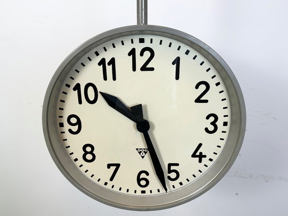 Image 1 of Grote industriële dubbelzijdige spoorweg- of fabrieksklok van Pragotron, jaren 50