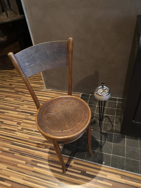 Image 1 of Authentieke BAUMANN bistrostel - Vintage gebogen hout met Art Nouveau-decoratie