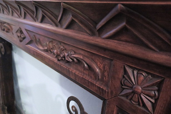 Image 1 of Camino Art Déco in teak massiccio intagliato e ferro battuto, 1920