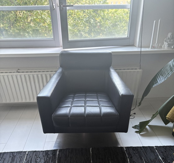 Image 1 of Sillón moderno de piel con base giratoria