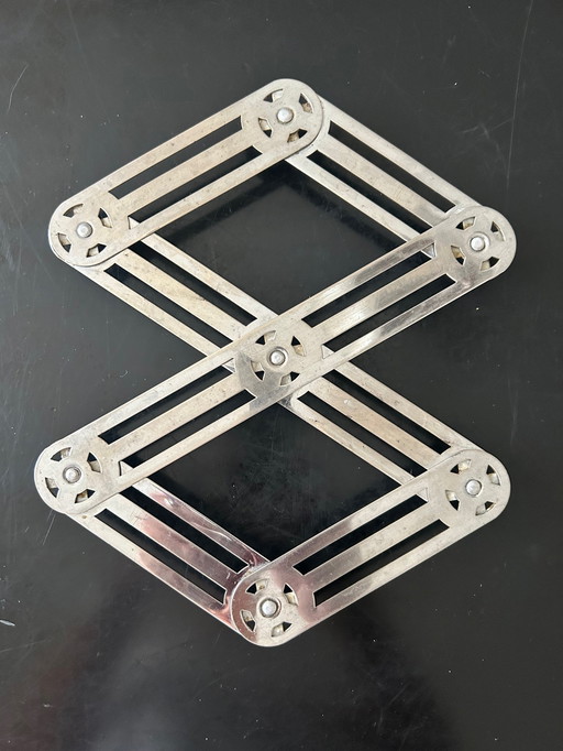 Expandable Metal Trivet