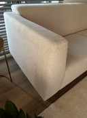 Beautiful 2.5-seater sofa in a light-colored fabric