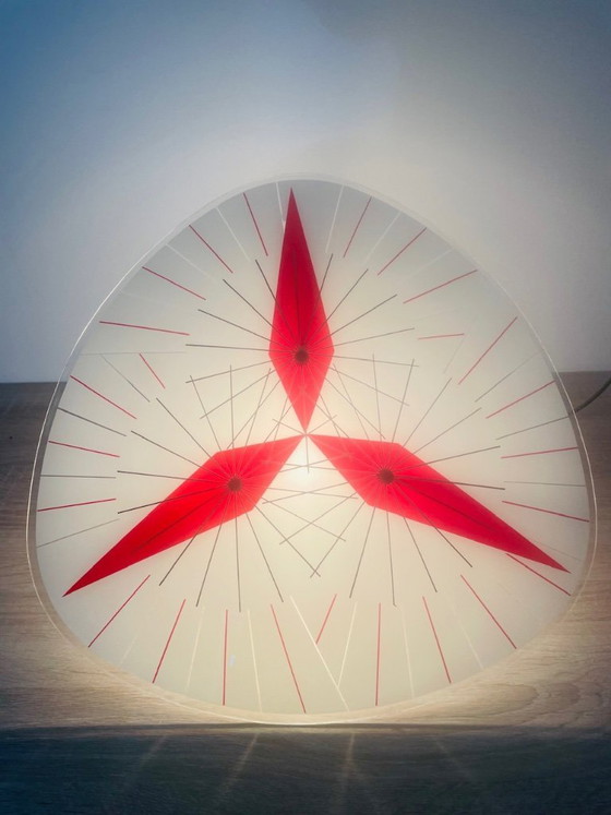 Image 1 of Plafonnier triangulaire en verre et laiton de style Mid-Century