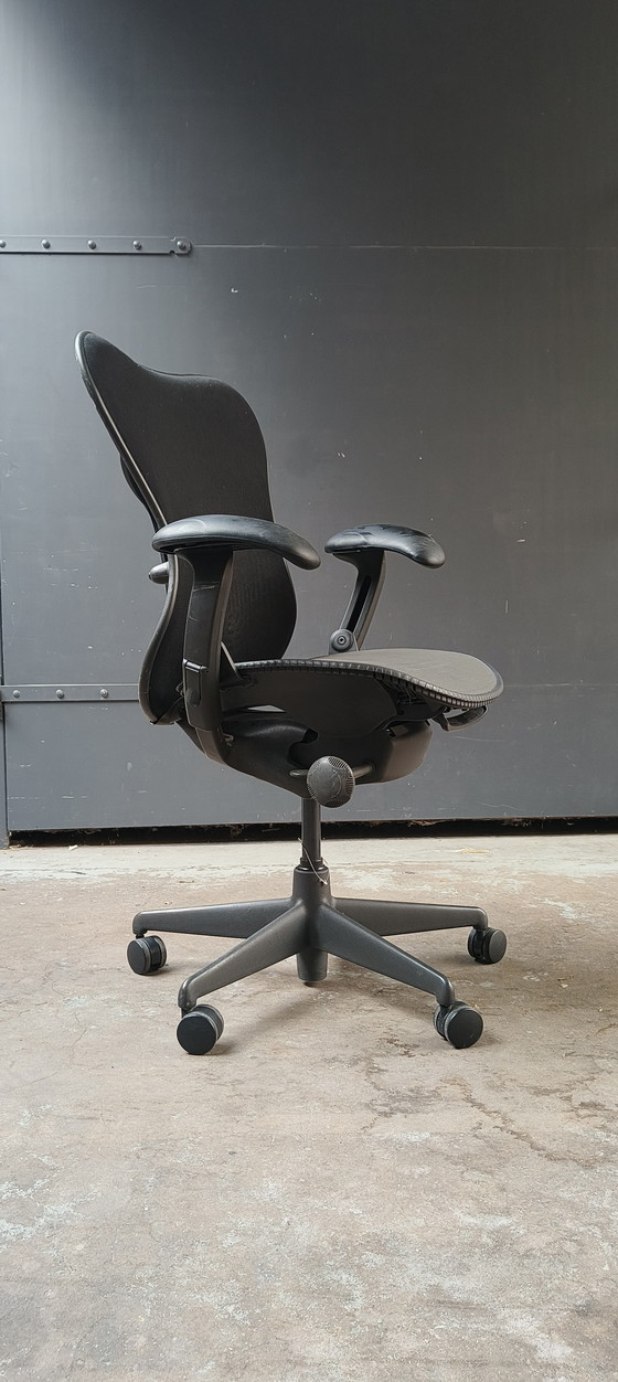 Image 1 of Herman Miller Mirra 2 vintage design ergonomische bureaustoel