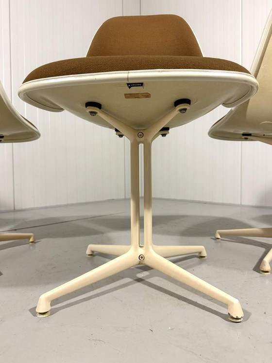 Image 1 of Cinco sillas La Fonda de Eames para Herman Miller, década de 1960.