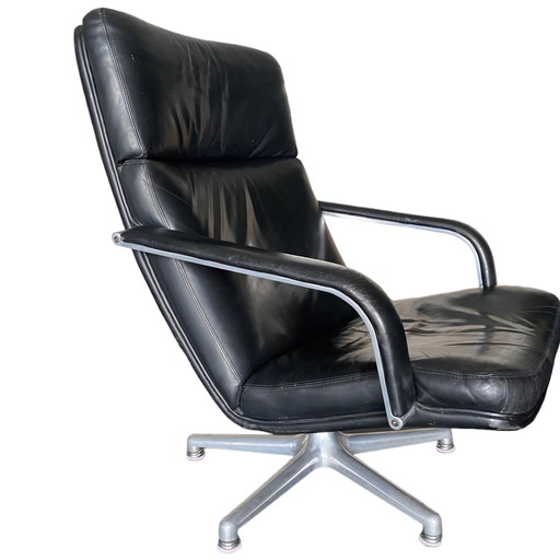 Sillón giratorio Artifort F141 de cuero negro