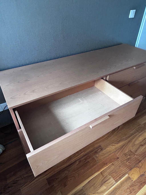 Buffet à 6 tiroirs de Tissetante. Bois de noyer. Dimensions 170x55x70h