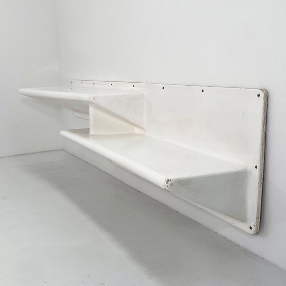 Image 1 of Mueble de pared de fibra de vidrio con escritorio y banco o estantes de Club Med, década de 1970.