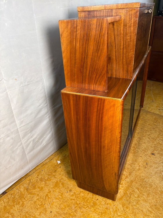 Vintage Art Deco bureau uit de jaren 1930 van wortelnotenhout met vitrinekast – Schrijftafel met klep aan (photo 11 of 12)