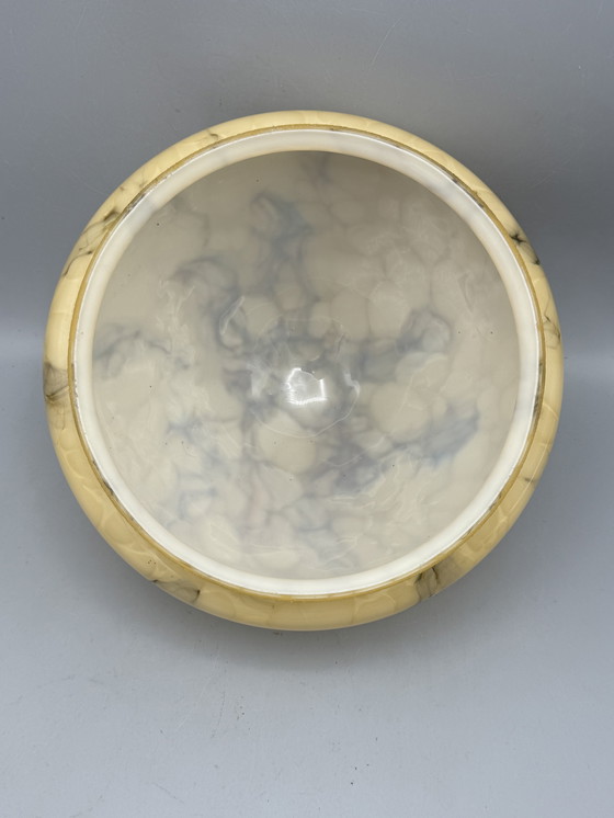 Image 1 of Vintage gemarmerde plafondlamp – elegantie in glas en messing