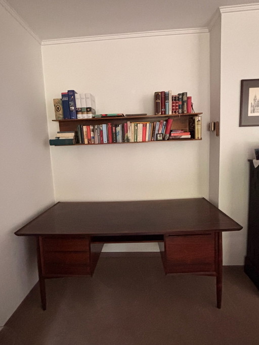 Freistehender Mid-Century Palisander Schreibtisch