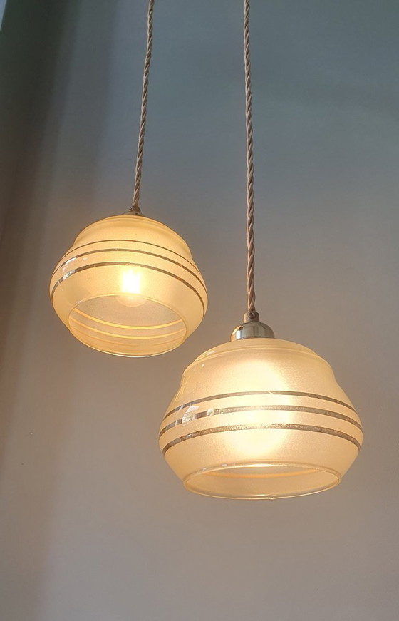 Image 1 of Set di lampade a sospensione vintage francesi in vetro con decorazioni dorate
