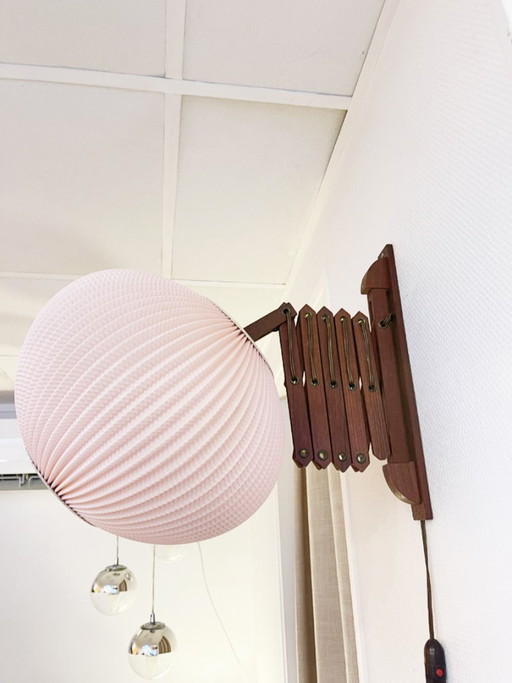 Applique accordéon scandinave en teck – abat-jour PERSPEX 1960 – wandlampen, Wood (photo 2 of 6)