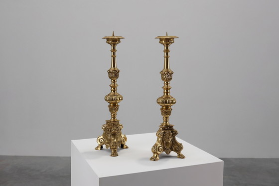 Image 1 of Paar grote antieke gedecoreerde bronzen kerkkandelaars, Frankrijk ca. 1900
