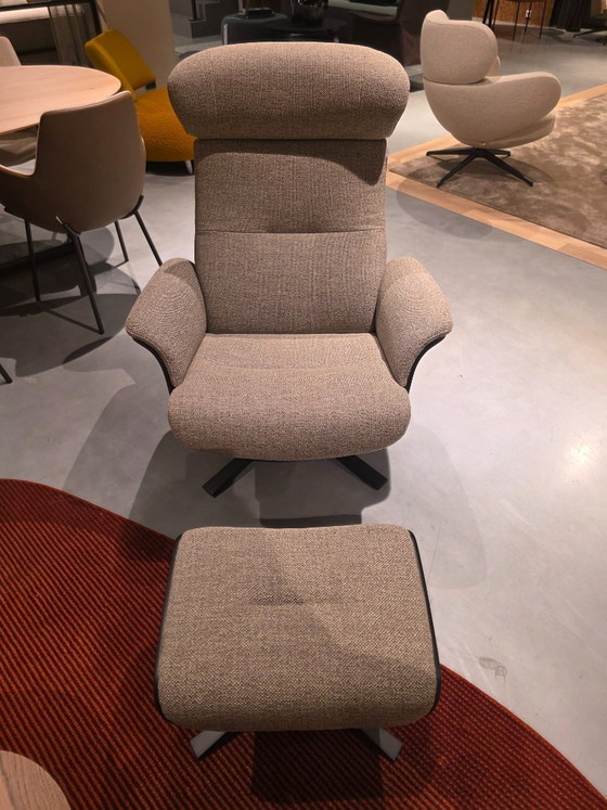 Image 1 of Sillón giratorio Time-Out con otomana de Conform.