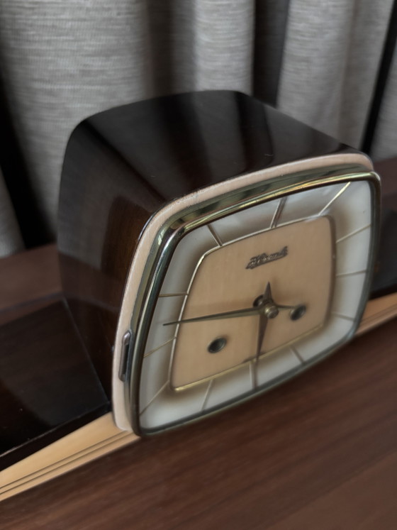 Hermle Mantelklok - Tischuhr im Mid-Century-Design der 1950er Jahre – Uhren, Wood, Brass (photo 6 of 6)