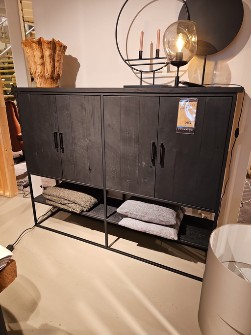 Gabinete de almacenamiento negro atemporal DTP