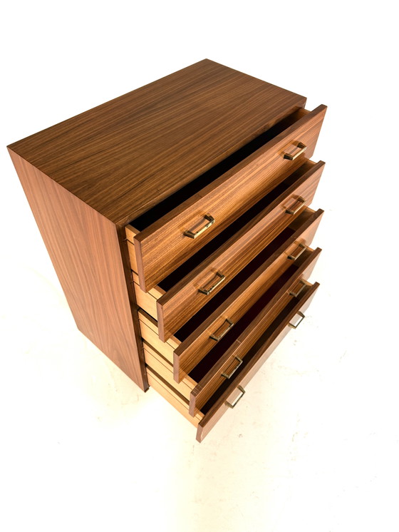 Image 1 of Commode vintage en noyer des années 60