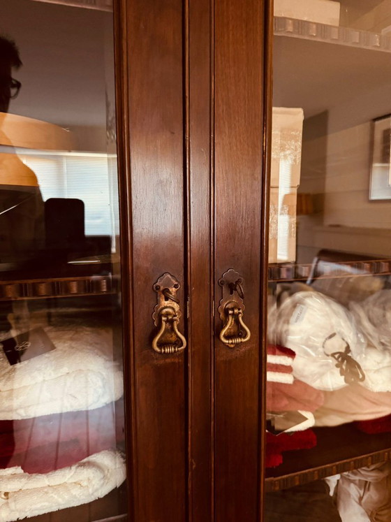 Mahogany Wooden display cabinet with glass and drawers, Brown, Klassiek (photo 6 of 12)
