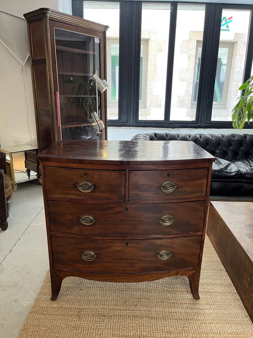 English mahogany chest of drawers