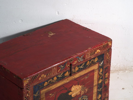 Baule antico dipinto rosso vermiglio in legno di pino – Cina, circa 1900 – Armadi contenitori, Iron (photo 16 of 40)